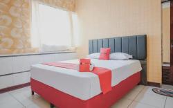RedDoorz Plus near Istana Maimun Medan