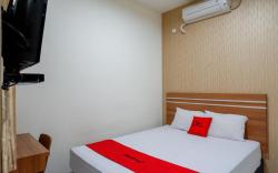 RedDoorz near Living Plaza Purwokerto