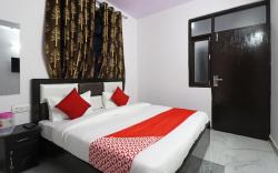 OYO 47524 Hotel Silver keys