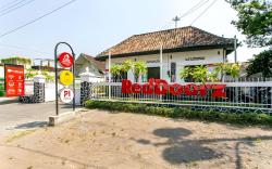 RedDoorz Plus near Taman Sari 2