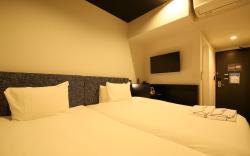 HOTEL TRAD Replay