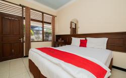 RedDoorz near Bojonegoro Train Station