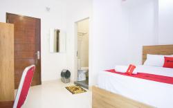 RedDoorz @ RS Adam Malik Medan