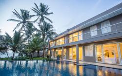 The Sandals by Edwards Collection