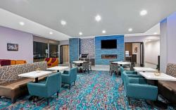 La Quinta Inn & Suites by Wyndham DFW West-Glade-Parks