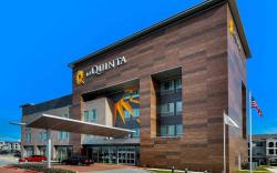 La Quinta Inn & Suites by Wyndham DFW West-Glade-Parks
