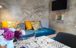 Ruby Charm Houses 7 64706/AL