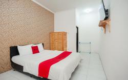 RedDoorz Syariah near Jatisampurna Hospital