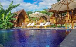 Cheap, Wooden, Cozy room with pool at Nusa Penida