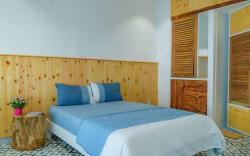 Naples APT 202 for couple