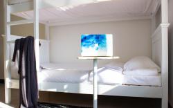 Path Cross 2 Bunk beds room with private bathroom