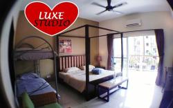 Four pax Luxe Studio @ Gold Coast Morib. Large bed