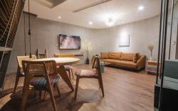Stylish 100m2 Duplex in Hoan Kiem  2 BR w Tub 