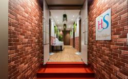 Modern-Up 4 Bedrooms Home Stay 