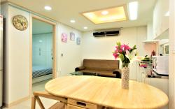 Hongdae  다정하우스 /사랑스런공간. 홍대입구역 (Exit7)도보로1분. 파티가능