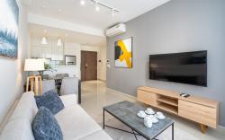 DOWNTOWN 2BR APT, High Floor, FREE POOL