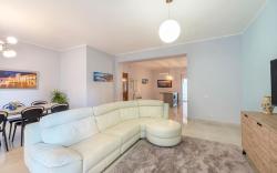 City Center, 3bdrs & 3 bathrooms, Walk to Ortigia