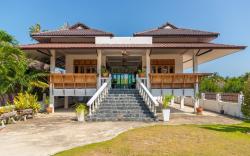 Baan Pumichai Renthouse red apartment