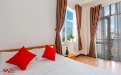 RH3-404 Centrally located with Mordern Style Home