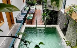 Stylish room with garden and pool (Palm-leaf room)