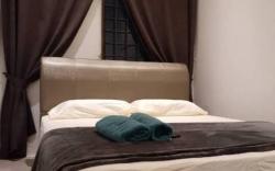 COMFORTABLE STAY ROOM 8