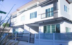 SOMJAi HOUSE