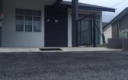Ameera Homestay Gambang 1