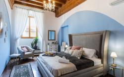 NEW - A Florence Palace - 4 bedroom apartment, AC