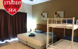 Four-bed Jacuzzi Studio by the Sea GoldCoast Morib