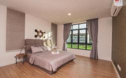 Luxury 3-sty semi-D 5BR 5Bath@Batu Ferringhi 15ppl