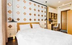 Luxury 2 BRs 5 mins to Airport Free Pool & Gym