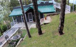 Pine Crest East Menage- A picturesque hideaway