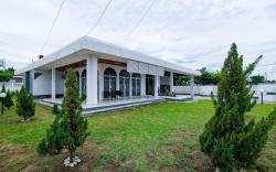 KK Spacious Bungalow