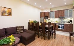 4bdr 2bth Vanilla 5 Apartment, 5min to Main Square