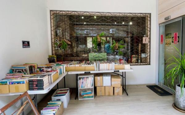 Rose-colored Second-hand Bookstore