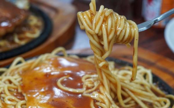 麥園紅牛牛排館