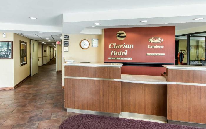 Clarion Hotel Broken Arrow - Tulsa