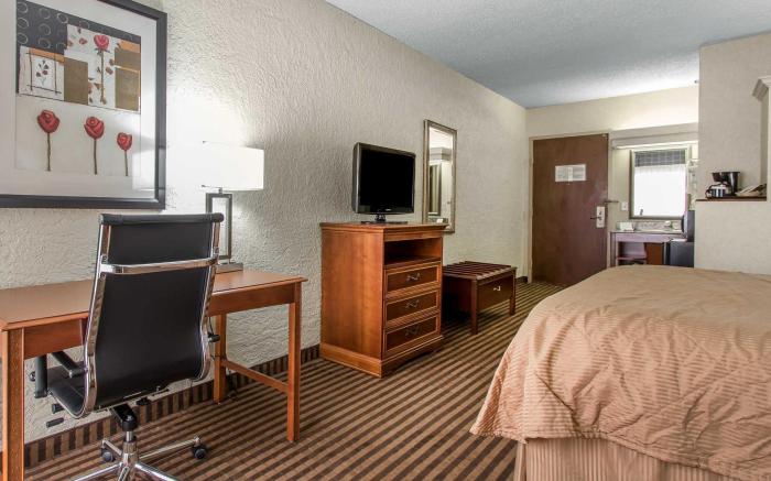 Clarion Hotel Broken Arrow - Tulsa