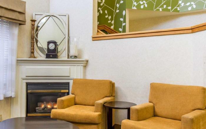 Revel Hotel Des Moines Urbandale, Tapestry Collection Hilton