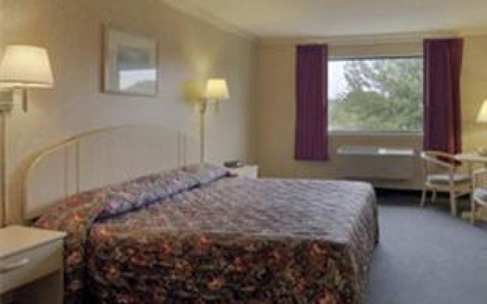 Hilltop Express Inn