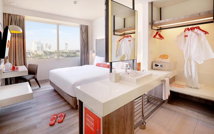 HARRIS Hotel & Conventions Bundaran Satelit Surabaya