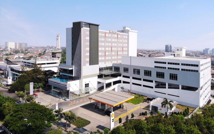 HARRIS Hotel & Conventions Bundaran Satelit Surabaya