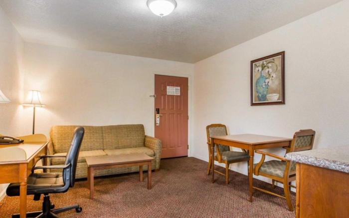 Quality Inn & Suites Tulare