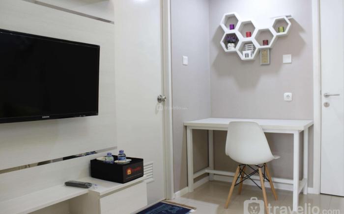 Luxurious 1BR @ Parahyangan Residence By Travelio