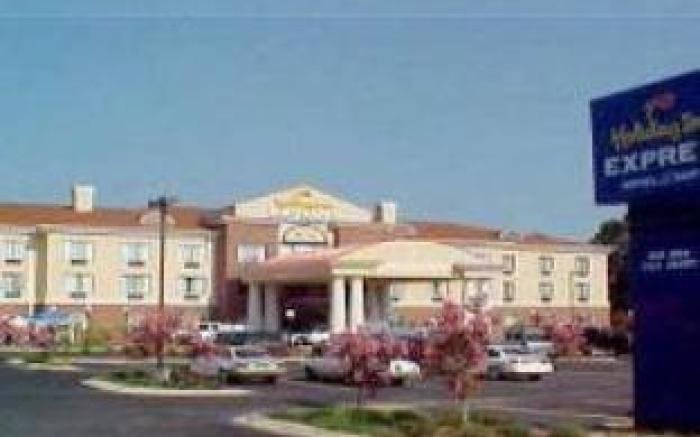 Holiday Inn Express Hotel & Suites Forest By IHG