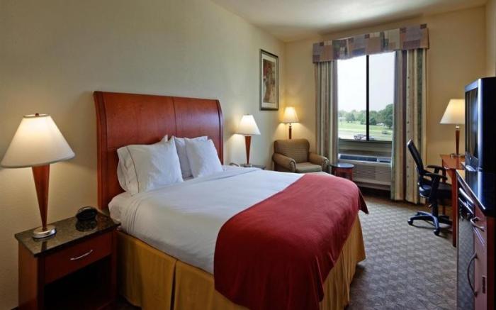 Holiday Inn Express Hotel and Suites Fairfield-North By IHG