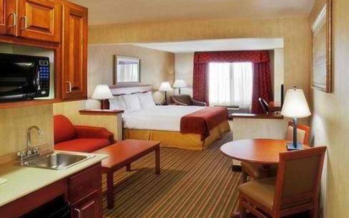 Holiday Inn Express & Suites Sioux Center By IHG