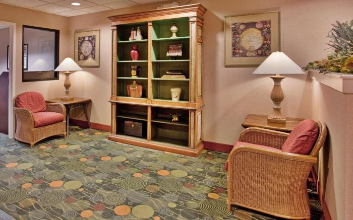 Holiday Inn Express & Suites Batesville By IHG