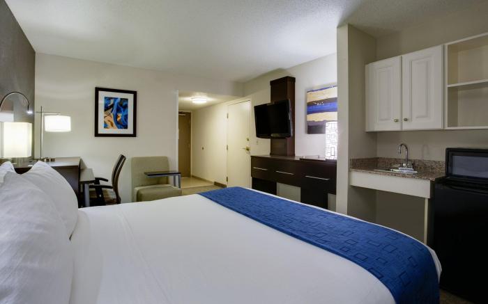 Holiday Inn Express Hotel & Suites Meadowlands Area By IHG