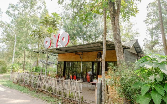 OYO 1160 Apache Camp Batu